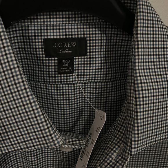 NWT J. Crew button down (L) - Picture 4 of 4